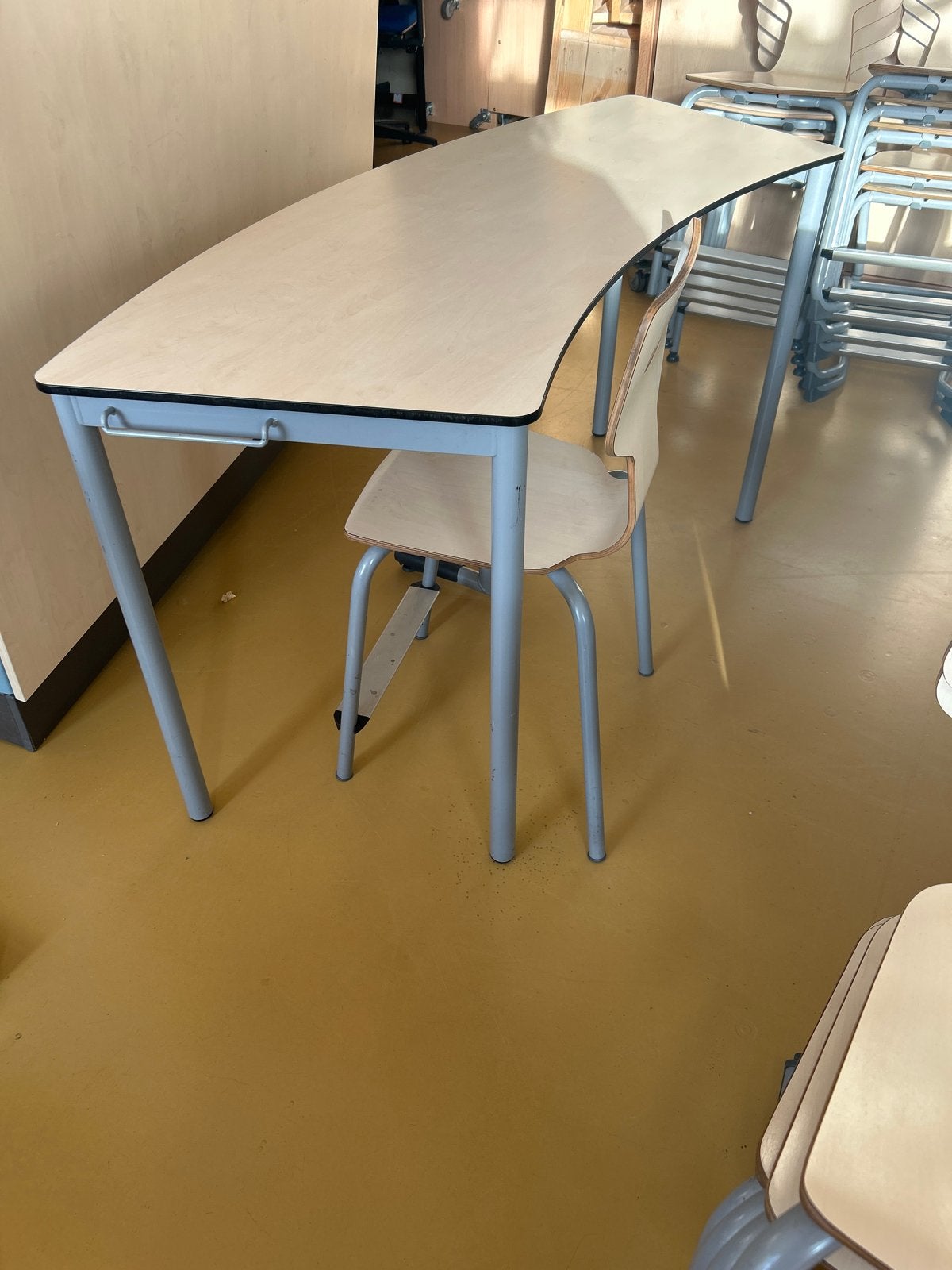 2 Halfronde Eromes schooltafels, Ophalen, Gebruikt, Overige vormen, Metaal