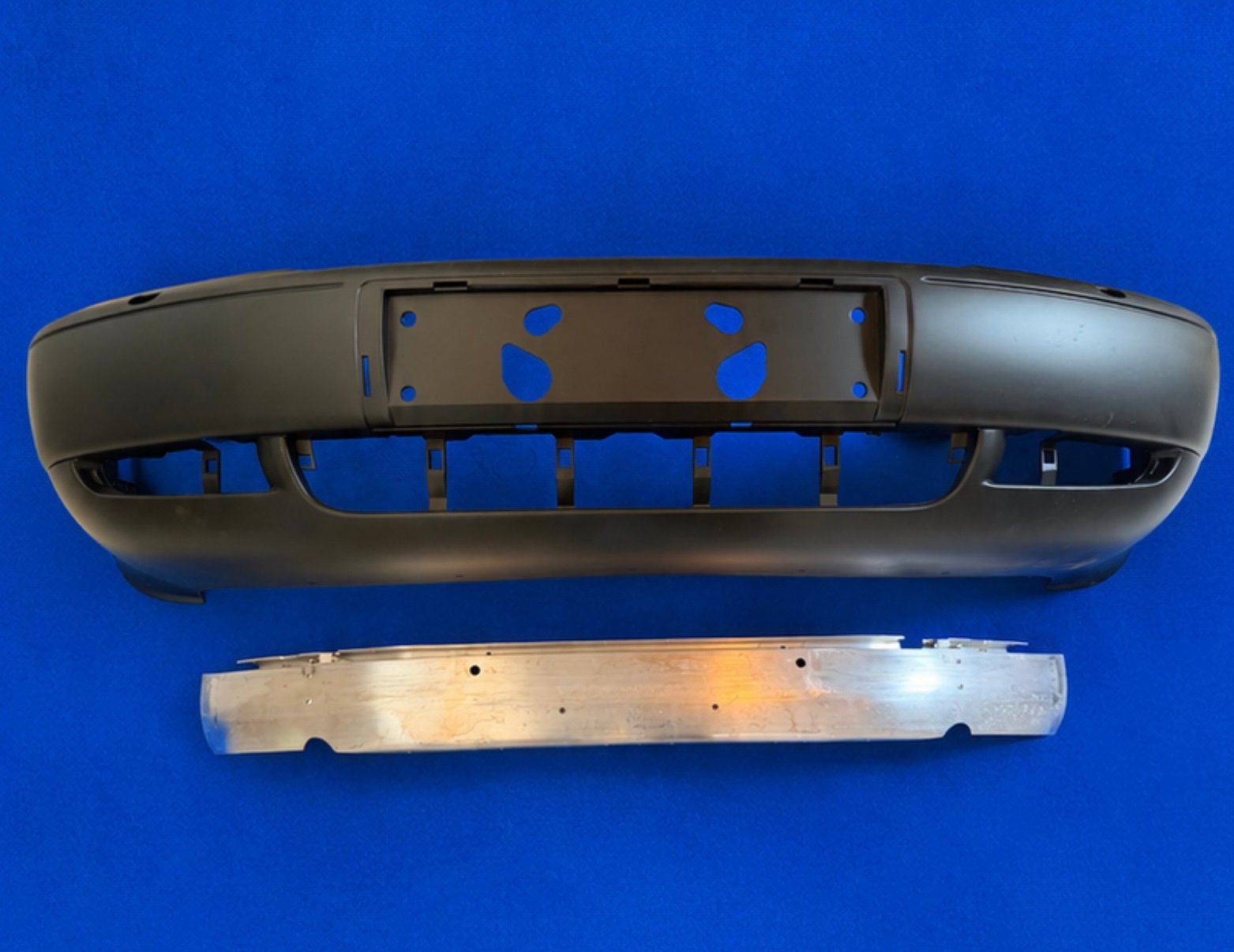 Audi S8 D2 voorbumper - NIEUW!, Ophalen of Verzenden, Nieuw, Audi, Bumper