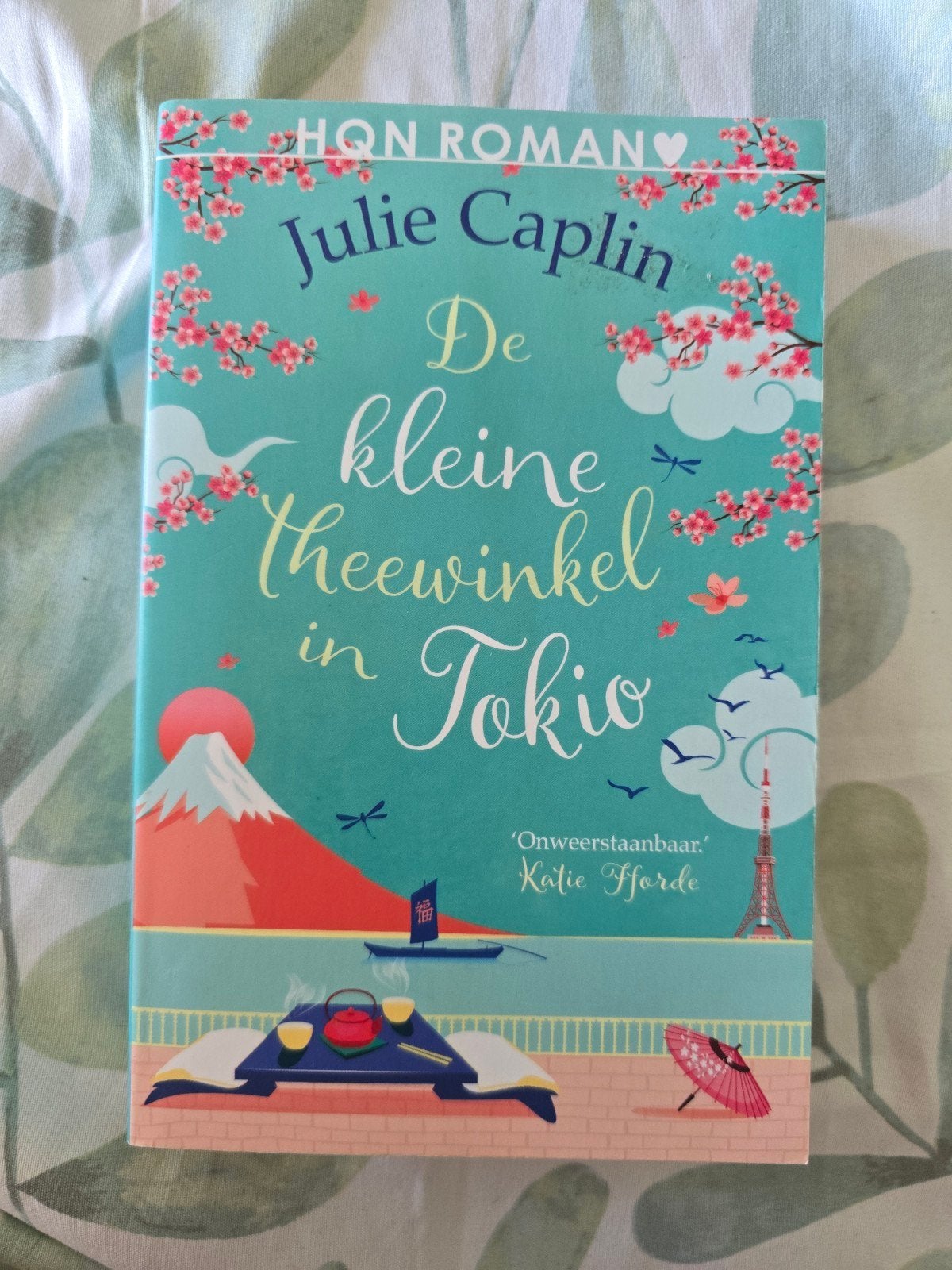 De kleine theewinkel in Tokio - Julie Caplin, Ophalen of Verzenden, Zo goed als nieuw, Julie Caplin, Europa overig
