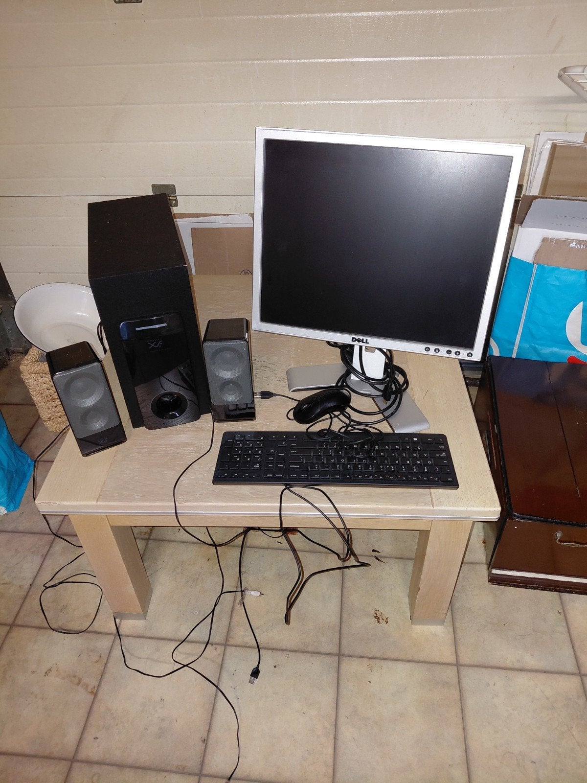 Dell Monitor met speakers, toetsenbord en muis, Computers en Software, Monitoren, Ophalen, 19-22, Dell, Onbekend