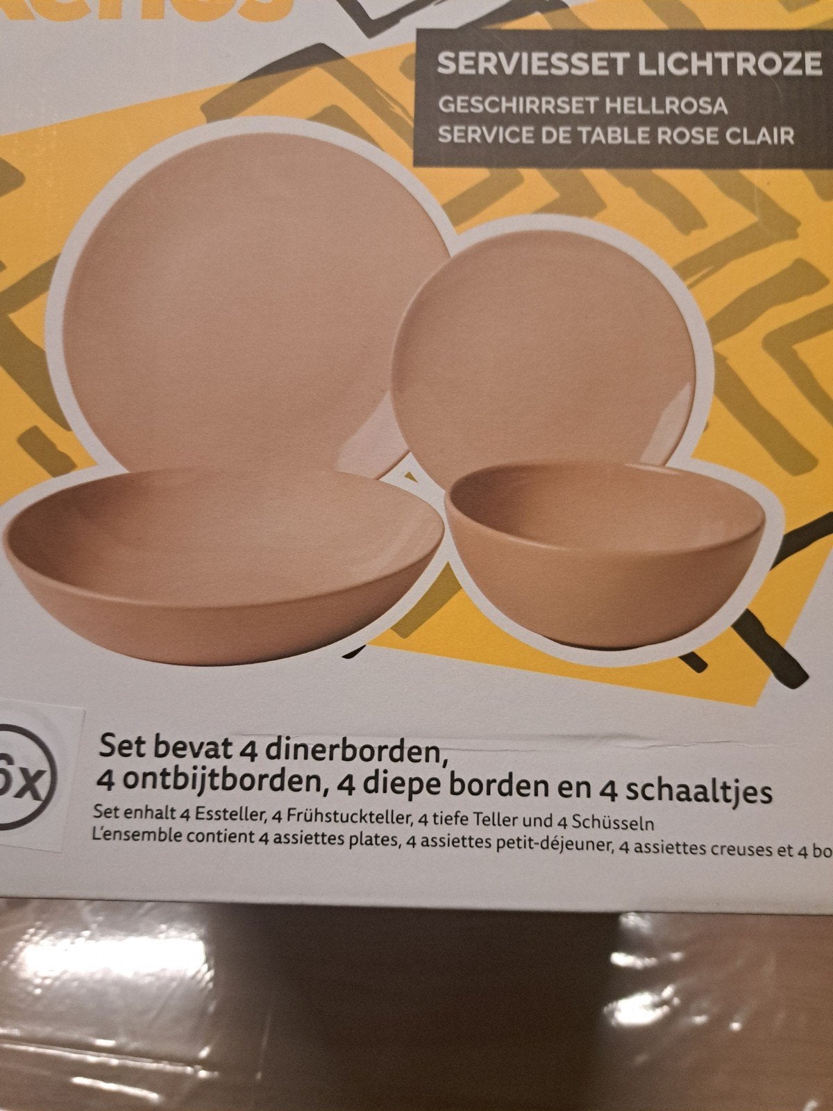 Nieuw serviesset 16 delig licht roze van Xenos, Ophalen, Nieuw, Modern, Aardewerk