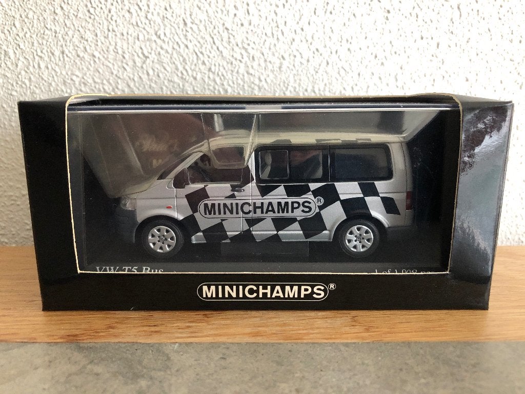 Mdl.005 VW T5 Bus "Minichamps" gelimiteerd 1008 pcs, Ophalen of Verzenden, Nieuw, Auto, MiniChamps