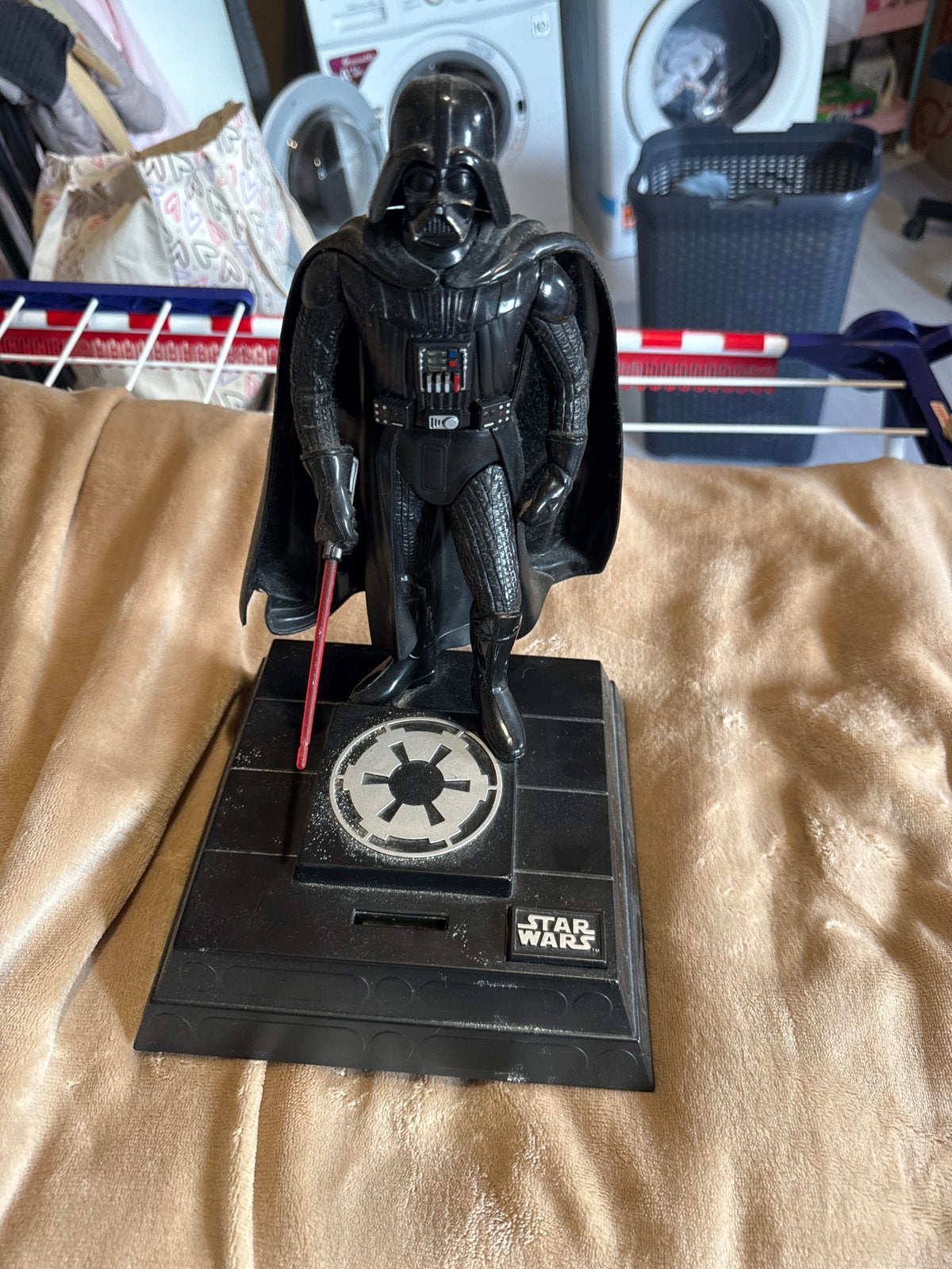 Star Wars Darth Vader Beeldje met Lichtzwaard, Ophalen of Verzenden, Gebruikt, Beeldje of Buste