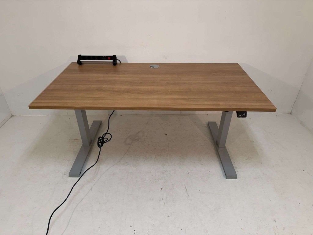 Partij zit/sta bureaus gebruikt 150x80cm €295,- p/st, Niet ingevuld, Niet ingevuld, Niet ingevuld