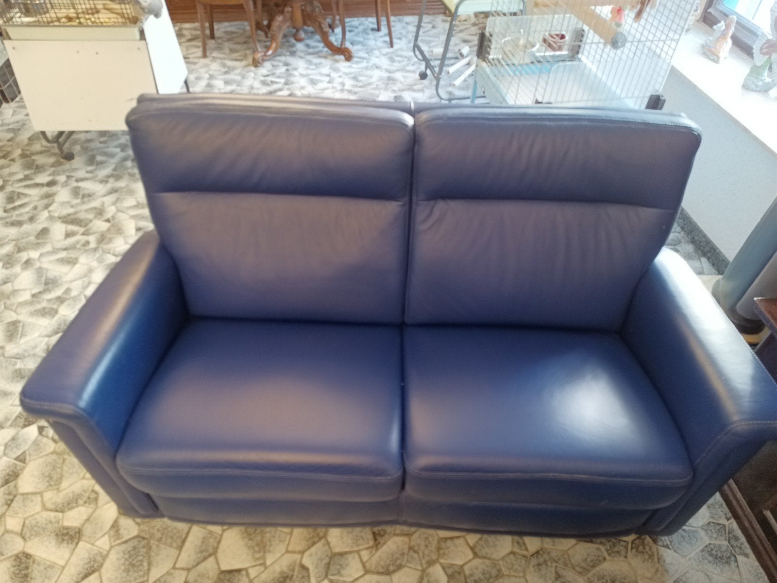 Comfortabele blauwe tweezitsbank van leer, Huis en Inrichting, Ophalen, Gebruikt, 150 tot 200 cm, Tweepersoons
