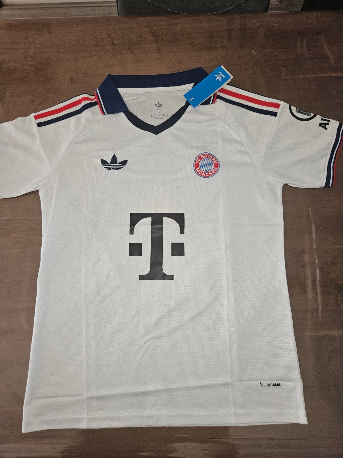 FC Bayern München uitshirt, Maat 52/54 (L), Wit, Nieuw, Ophalen of Verzenden