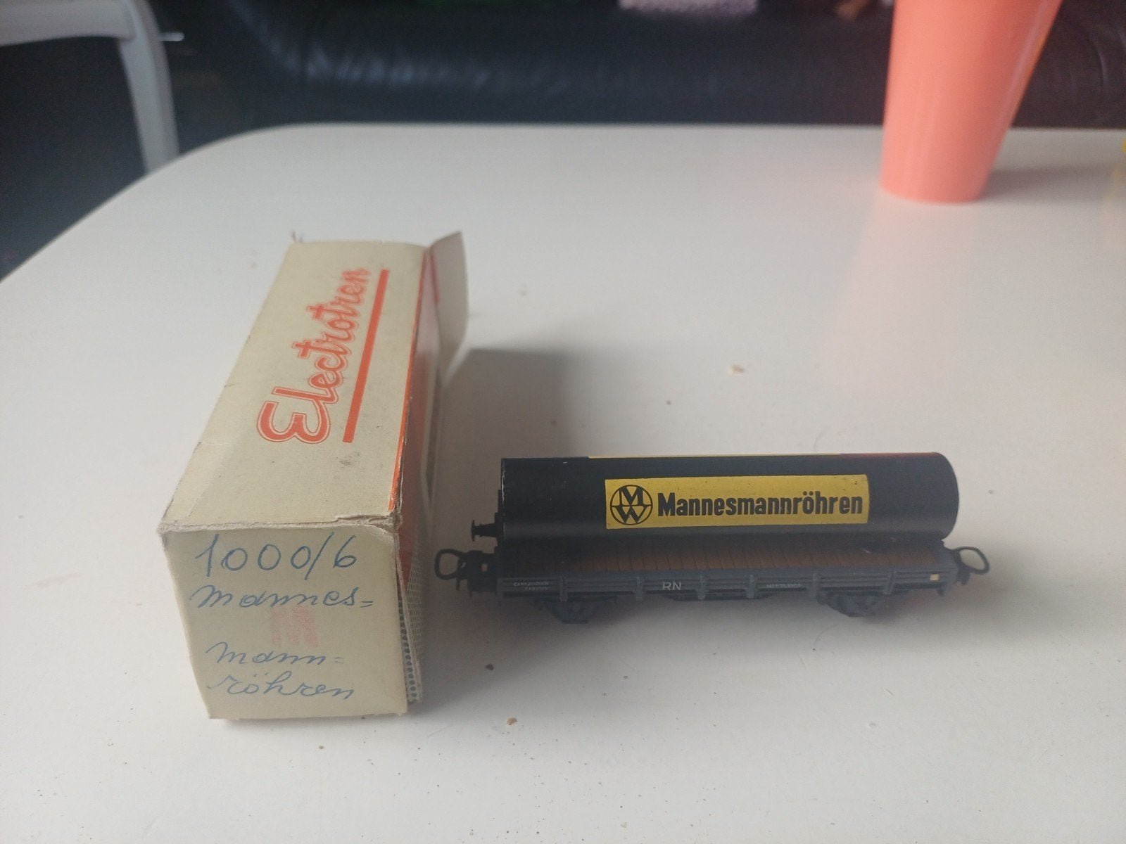 Electrotrein platte wagen met buis, originele doos, Ophalen of Verzenden, Gelijkstroom, Wagon, Overige merken