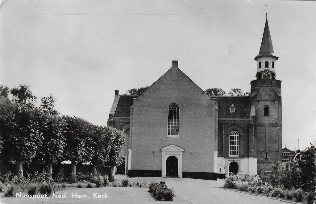 Q2856 oude gelopen ansichtkaart nunspeet ned herv kerk 1965, Ophalen of Verzenden, 1960 tot 1980, Gelopen, Gelderland