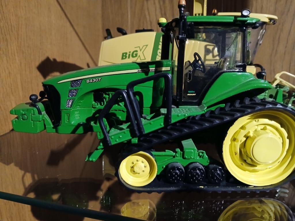 John deere 8430T Ertl rups tractor miniatuur, Ophalen, Zo goed als nieuw, Tractor of Landbouw, ERTL