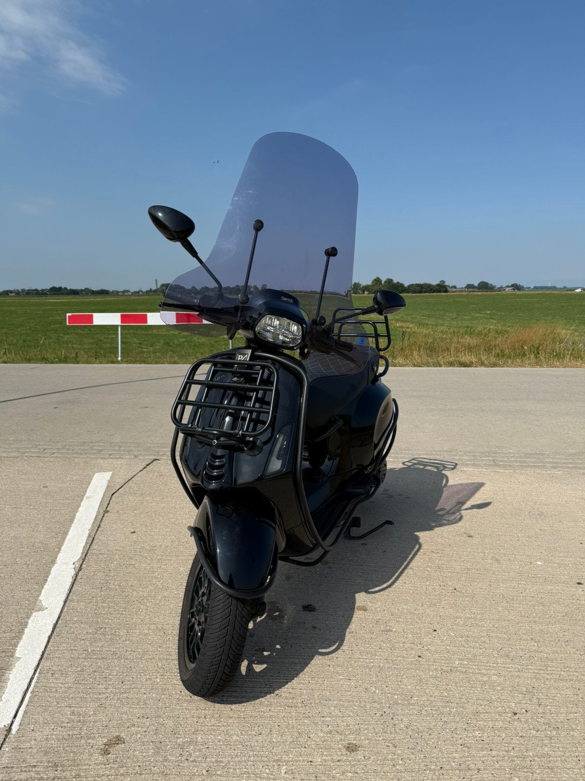 Vespa Sprint 50 E4 Full Options (2020) – Black on Black, Fietsen en Brommers, Scooters | Vespa, Ophalen, Zo goed als nieuw, Benzine