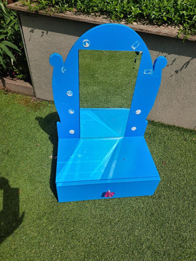 Make up kap tafel met spiegel en la, Ophalen