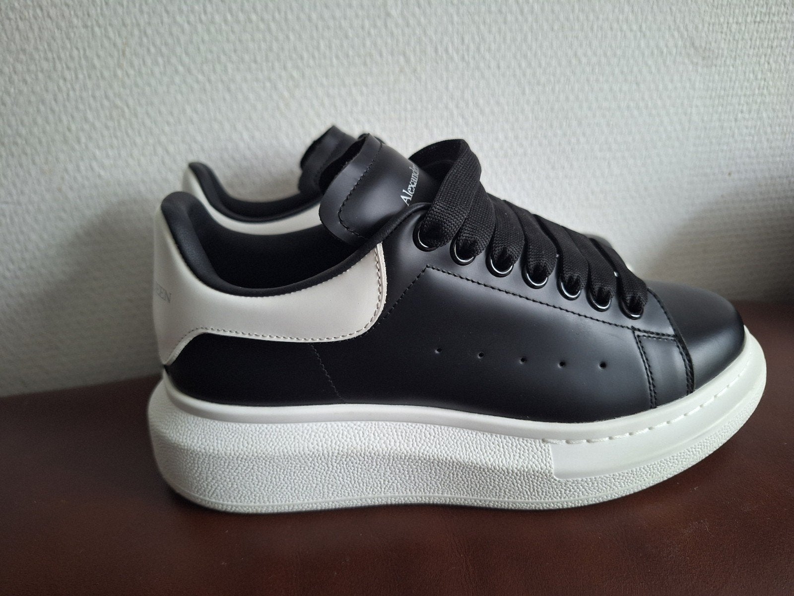 Alexander McQueen sneakers maat 37, Ophalen, Zwart, Sneakers of Gympen, Gedragen