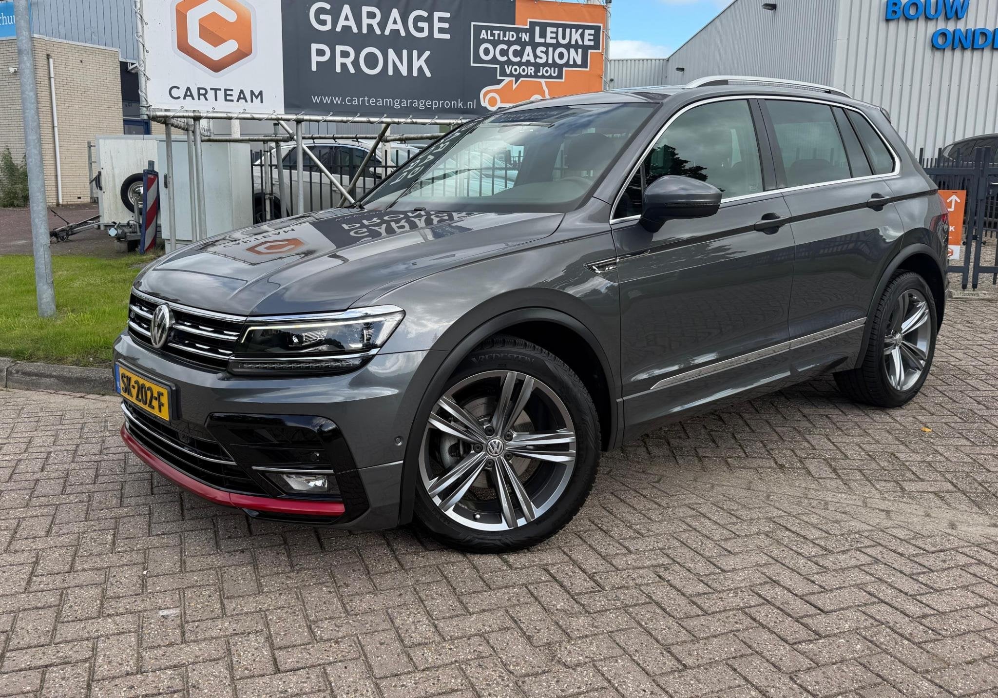 Volkswagen Tiguan 1.4 TSI R LINE BOVAG GARANTIE CARPLAY/PANO, Auto's, 12 maanden, 125 pk, Gebruikt, Origineel Nederlands