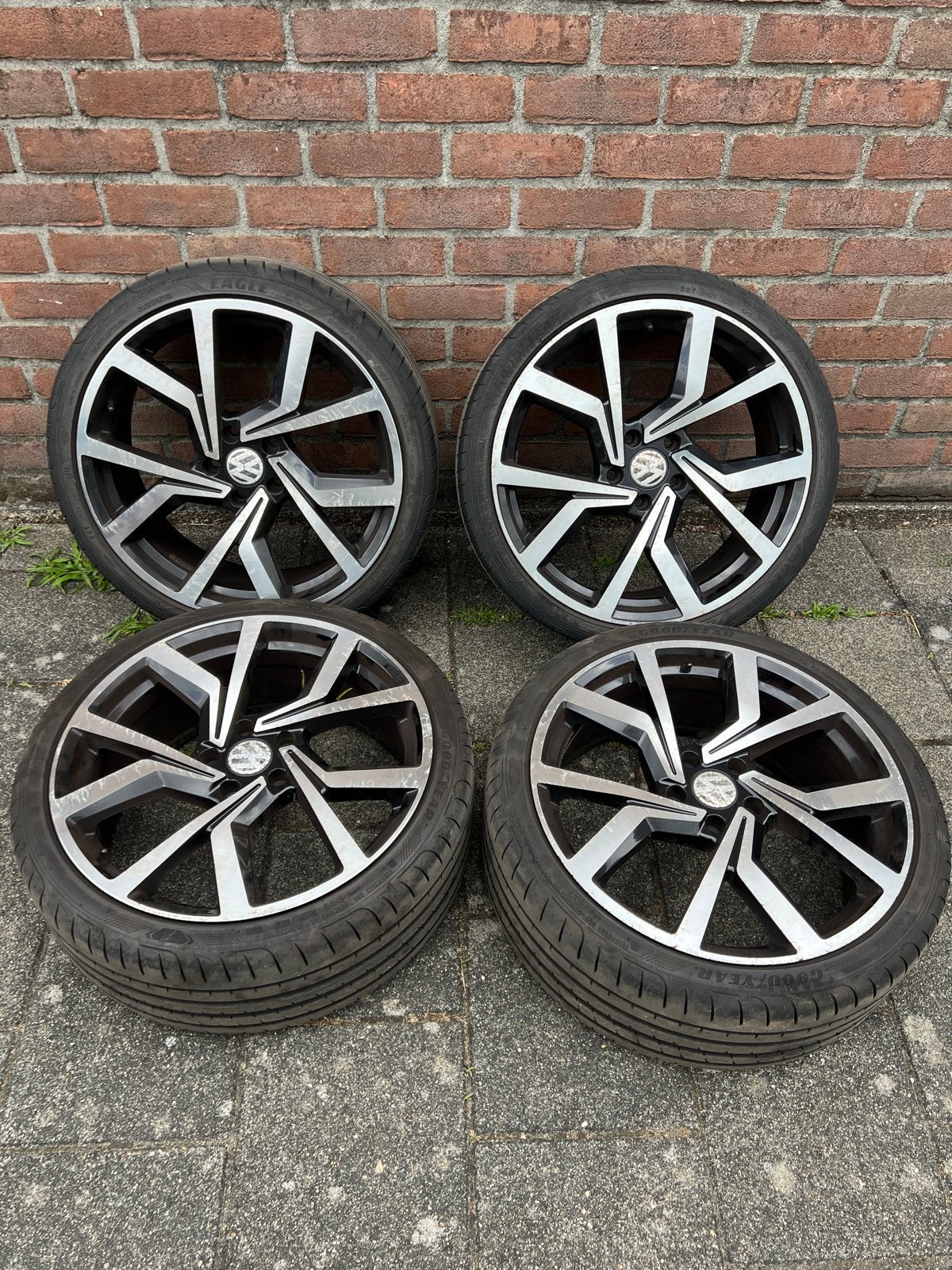 19 inch Brescia Volkswagen GTI velgen met zomerbanden, Auto-onderdelen, Banden en Velgen, 235 mm, Personenwagen, Zomerbanden