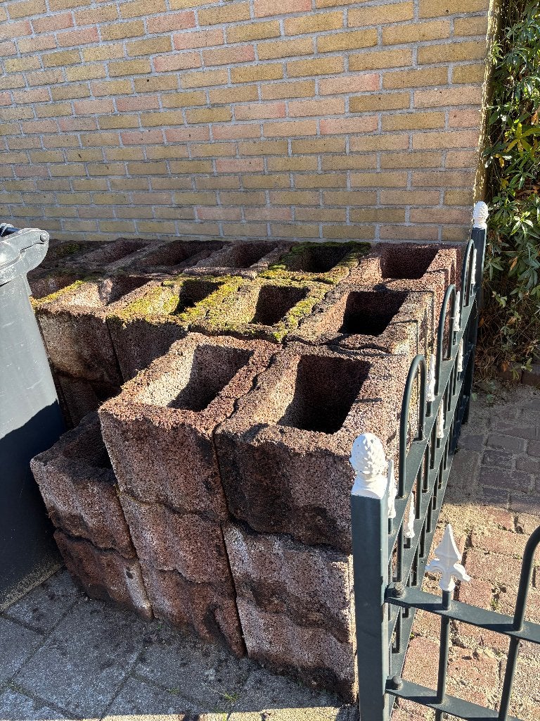 GRATIS – 62 betonnen plantenbakken / plantenringen, Ophalen, Gebruikt, Minder dan 30 cm, Minder dan 60 cm