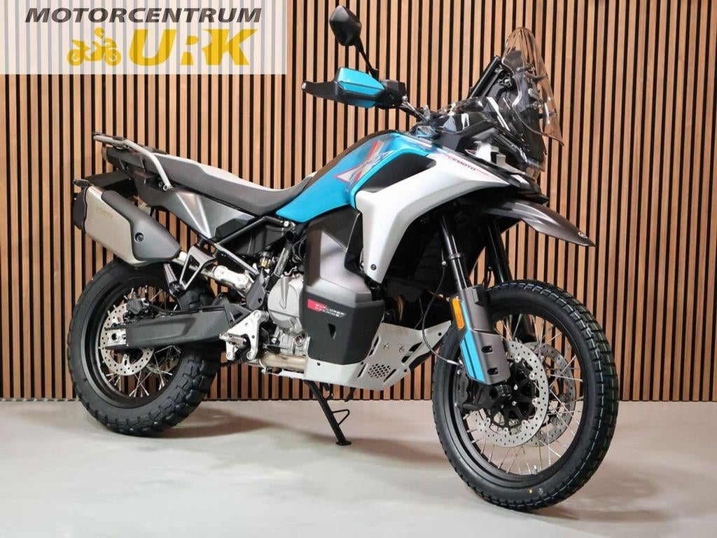 CFMOTO MT 800 - X (bj 2025), 2 cilinders, Motorrijbewijs A, Bedrijf, Onbekend