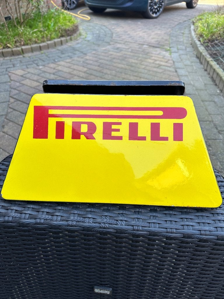 Emaille PIRELLI bandenstandaard. Banden standaard reclame., Ophalen of Verzenden, Gebruikt, Reclamebord
