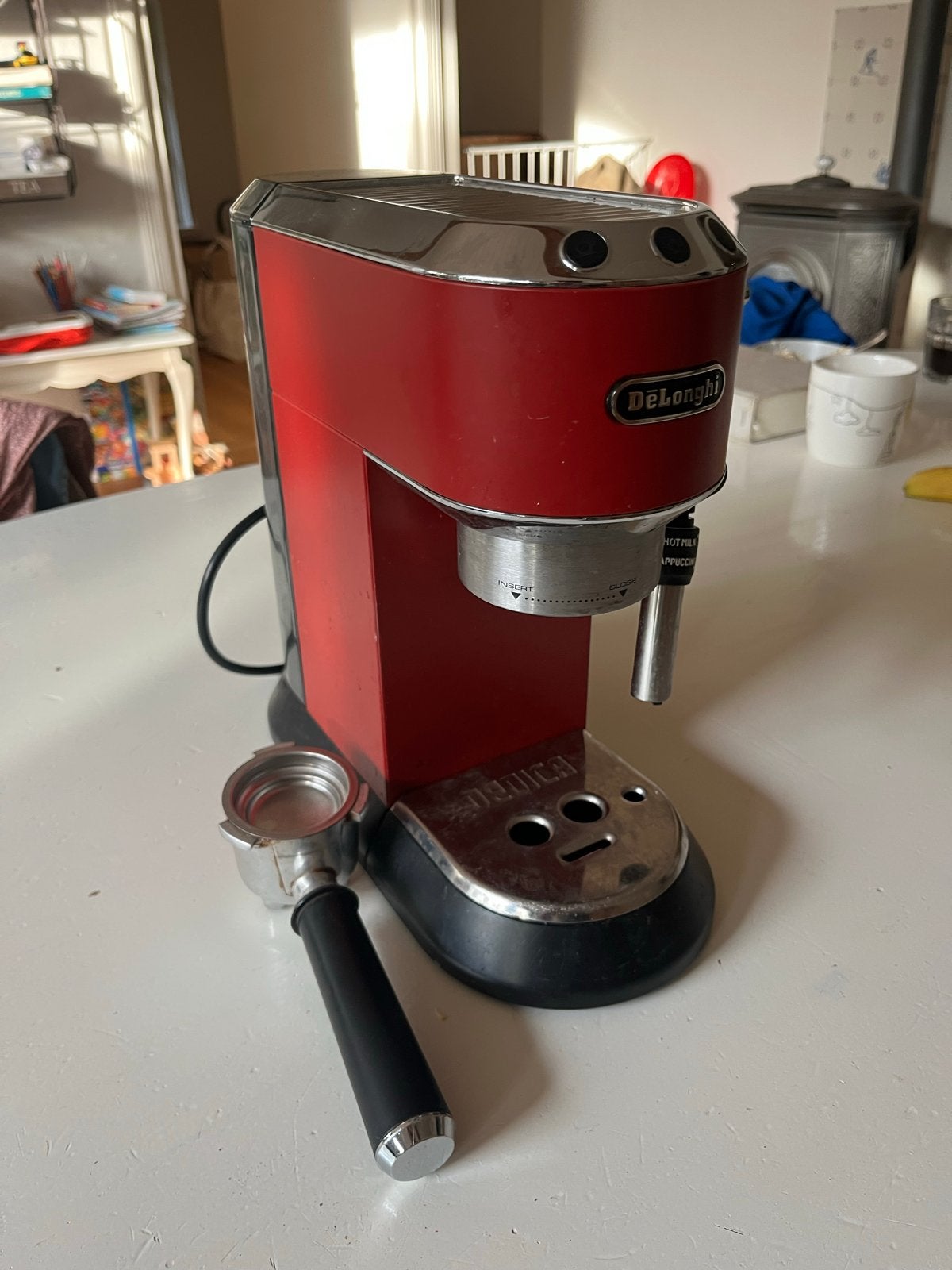 De'Longhi Dedica Style EC 685.R Espressomachine Rood, Witgoed en Apparatuur, Afneembaar waterreservoir, Gebruikt, Espresso apparaat