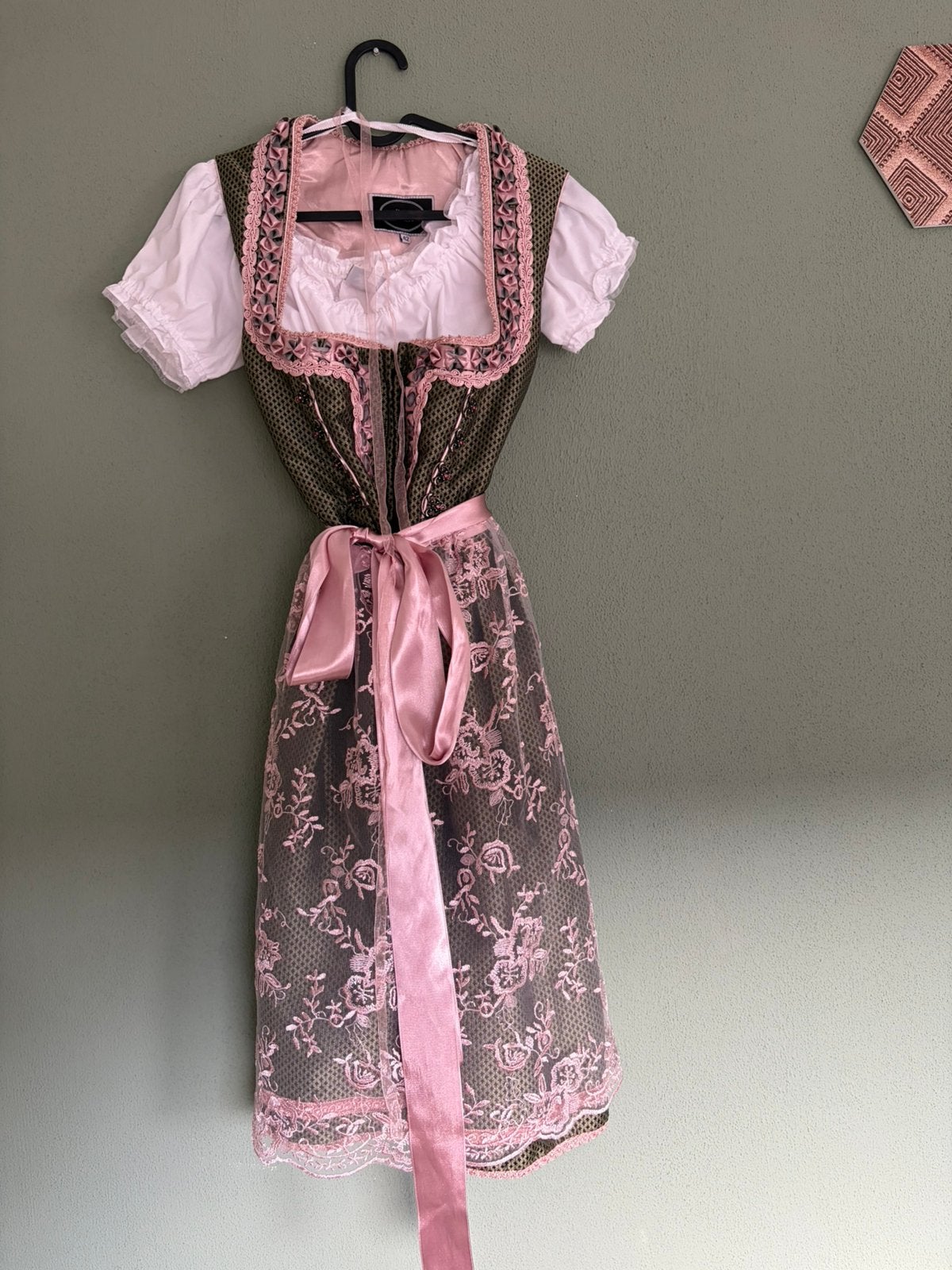 Dirndl haus huberts - maat 42 - groen/roze, Kleding | Dames, Maat 42/44 (L), Ophalen of Verzenden, Kleding, Overige thema's