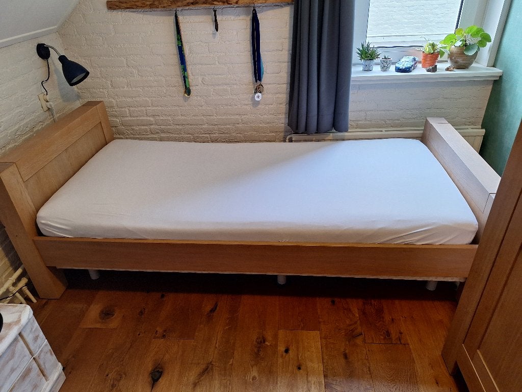 Modern eenpersoons eiken bed, Ophalen, Gebruikt, 90 cm, Eenpersoons