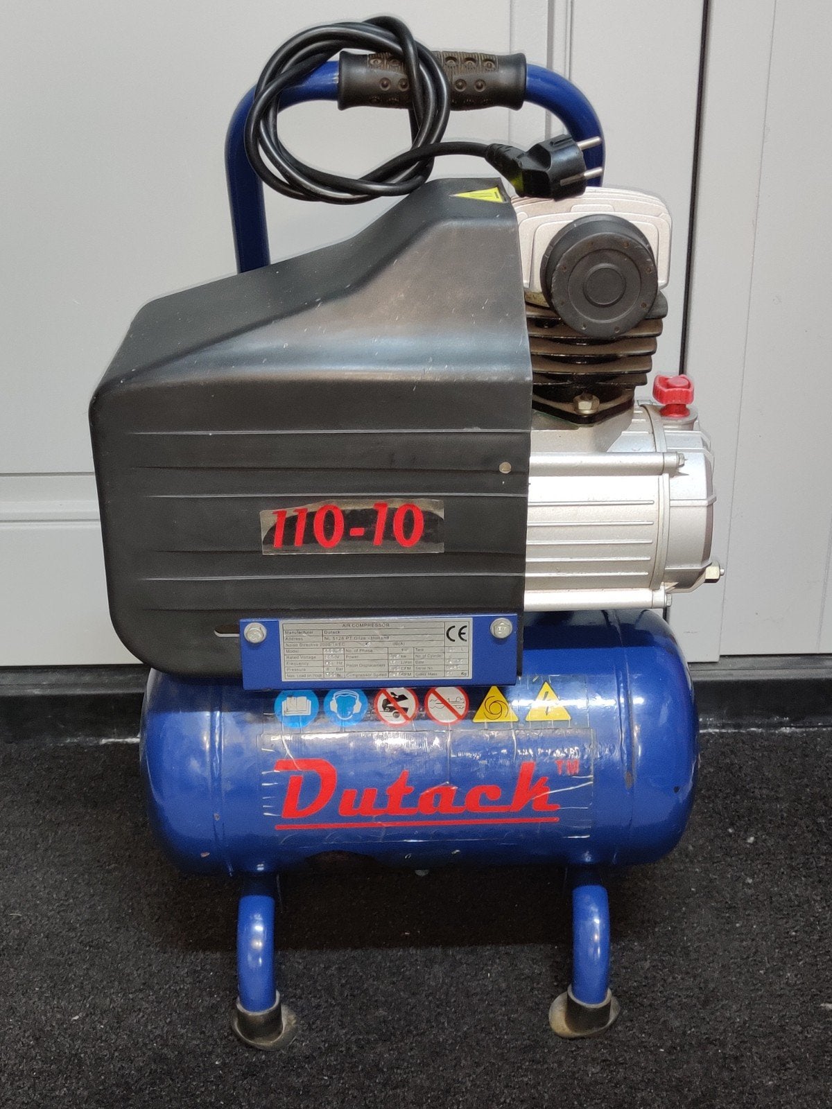 Dutack 110-10 compressor, Ophalen, Gebruikt, 6 tot 10 bar, Minder dan 200 liter/min