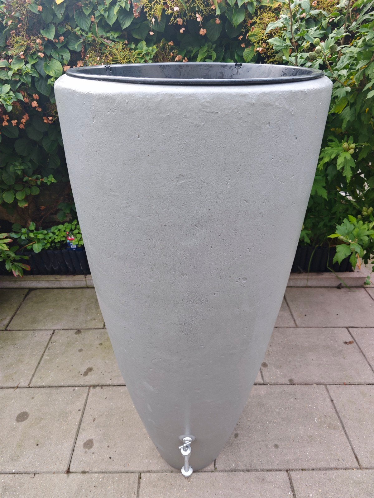 Grijze regenton met kraantje en plantenbak, 300 liter, Ophalen, Kunststof, Gebruikt, Met kraantje