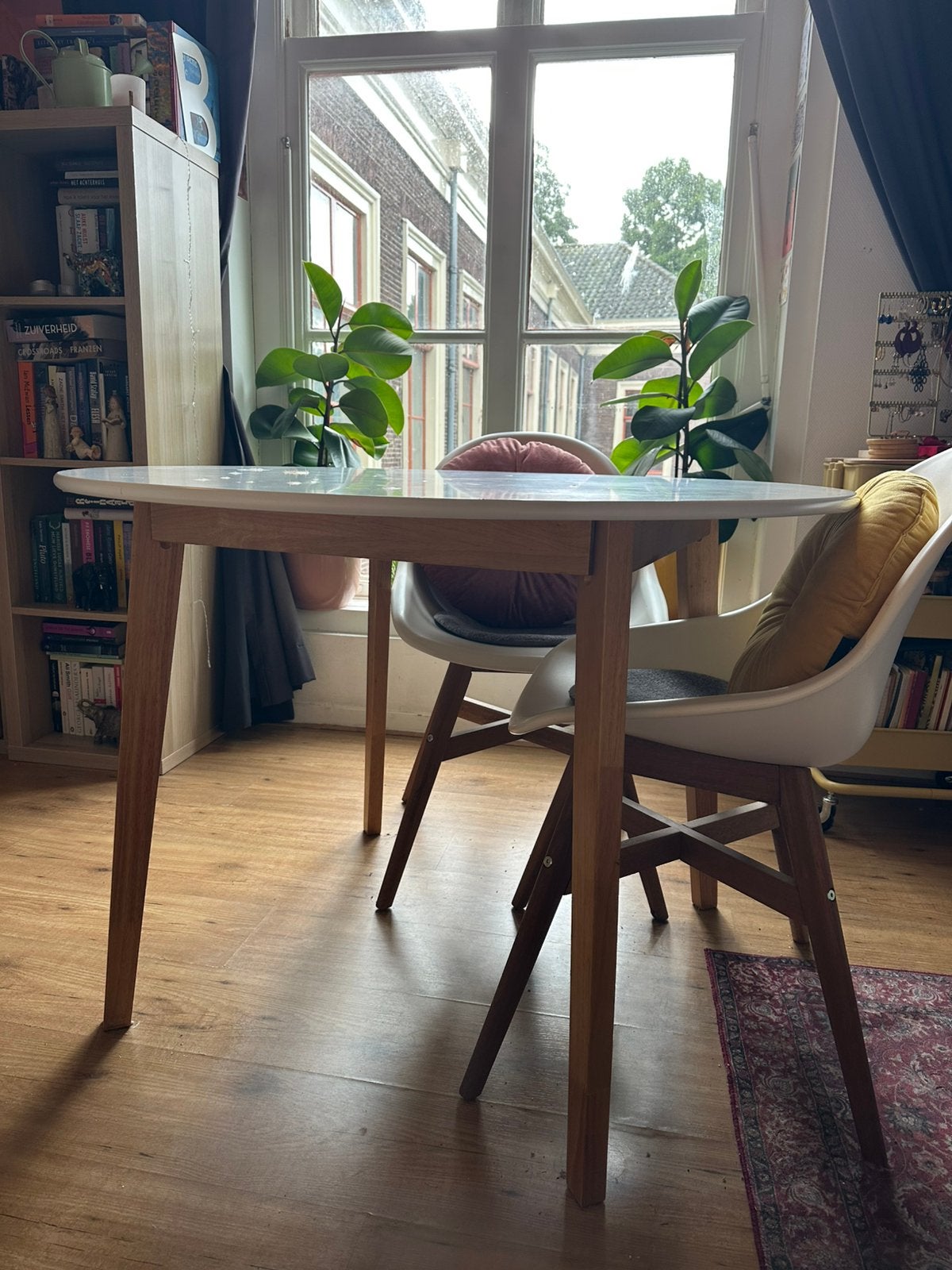 Ronde eettafel JEGIND (Jysk), wit, diameter 105 cm, Huis en Inrichting, Ophalen, Gebruikt, Rond, Vier personen