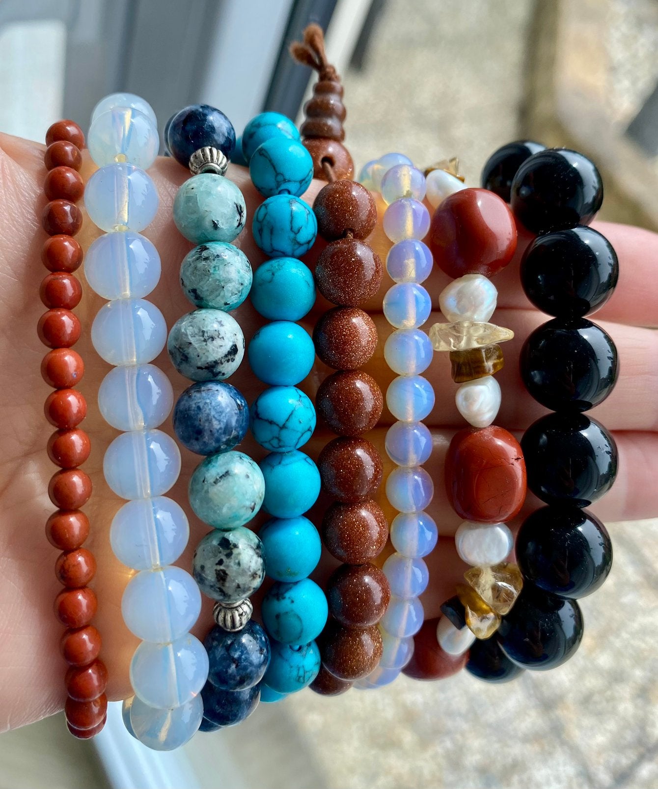 Acht armbandjes van verschillende edelsteentjes, Ophalen of Verzenden, Zo goed als nieuw