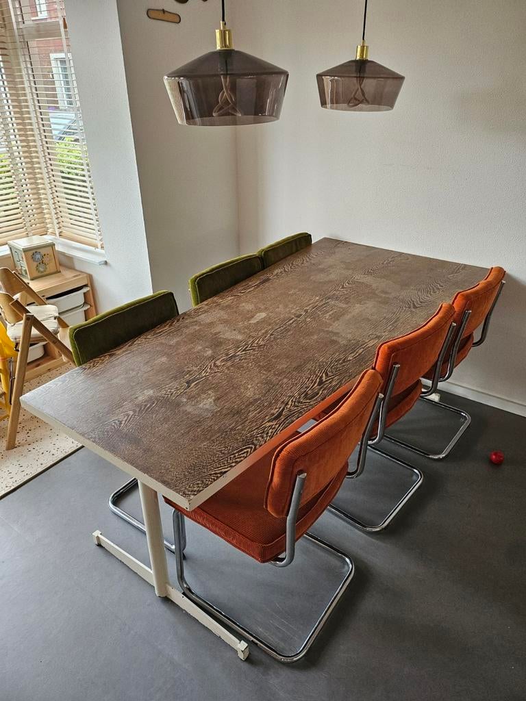 Trapezium vormige vintage eettafel met metalen onderstel, Gebruikt, Vintage, Industrieel, 50 tot 100 cm, 150 tot 200 cm