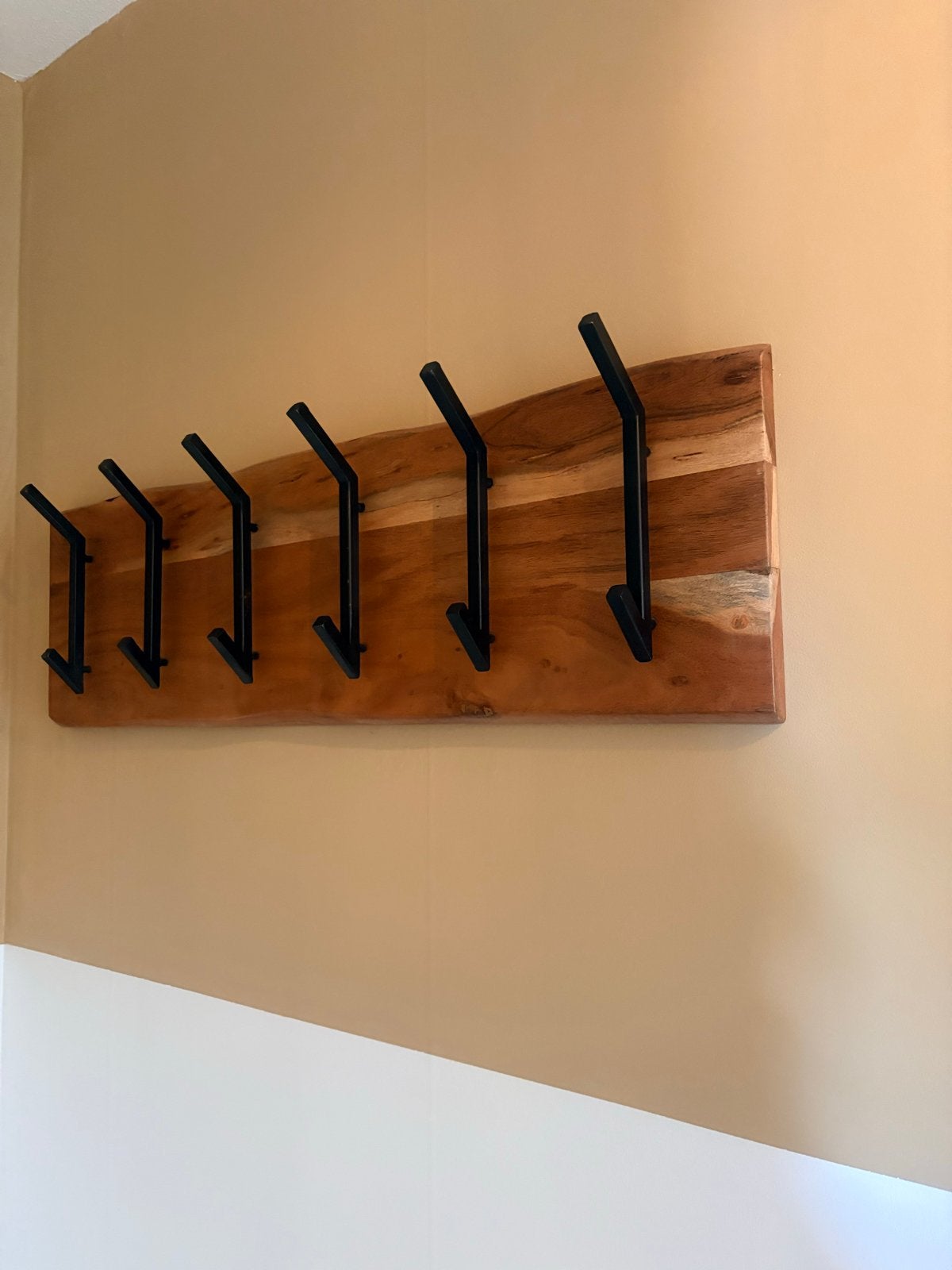 Kapstok- Stijlvolle houten wandkapstok met metalen haken, Zo goed als nieuw, Minder dan 100 cm, Hout, Ophalen