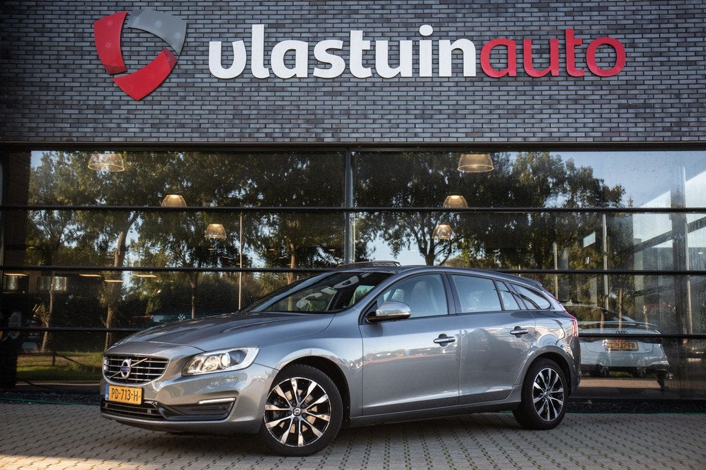 Volvo V60 2.0 T4 Polar+ Dynamic , Trekhaak, Panoramadak, Led, Auto's, Gebruikt, 1969 cc, 1600 kg, Automatische klimaatregeling