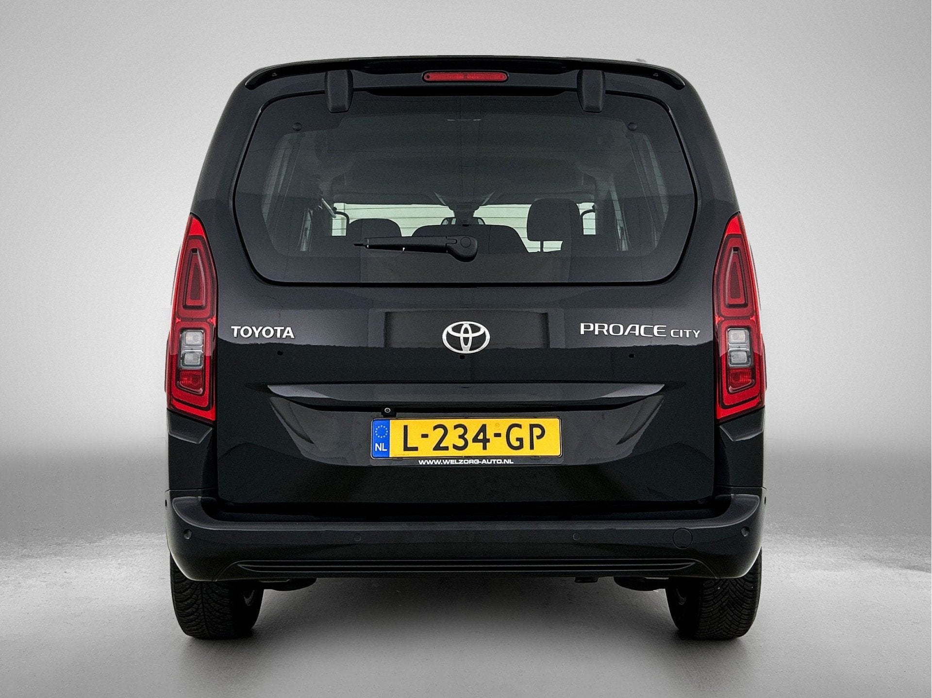 Toyota PROACE CITY Verso 1.2 Turbo Active Direct leverbaar!, Auto's, 12 maanden, Stof, Euro 6, Zwart