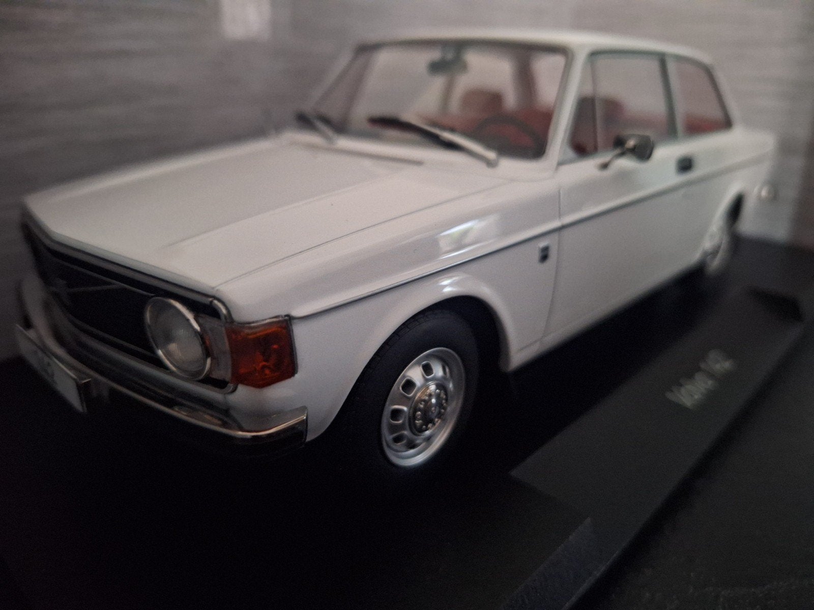 Volvo 142 Schaal 1:18, Hobby en Vrije tijd, Overige merken, MCG, Nieuw, Ophalen of Verzenden