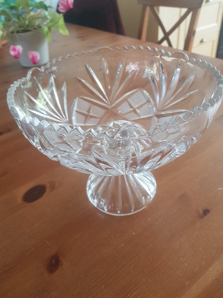 Glazen schaal op voet, 17 cm hoog, 21 cm diameter, Ophalen of Verzenden, Gebruikt, Rond, Glas