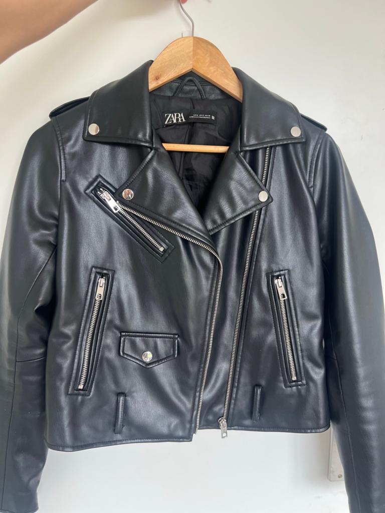 Zara eco-leren jack met gebruikssporen, Ophalen of Verzenden, Zo goed als nieuw, Maat 38/40 (M), Zwart