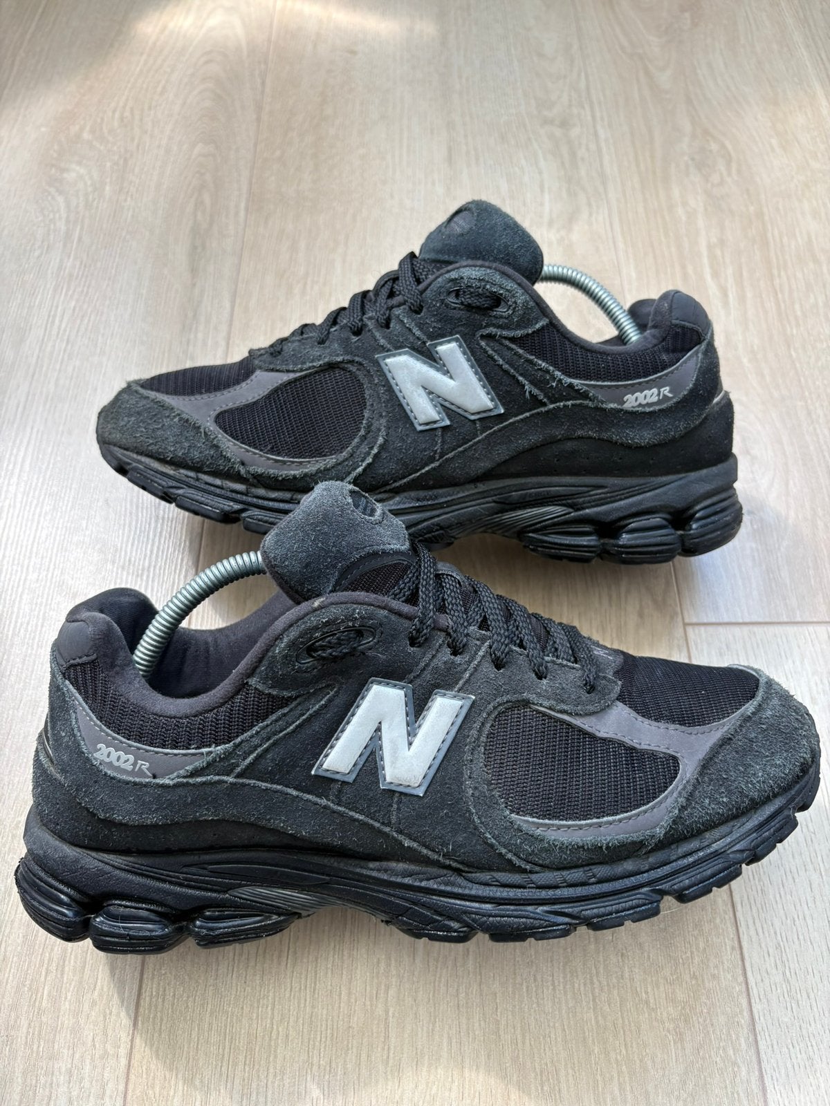New Balance 2002R Black Silver •EU 44, Verzenden, Zwart, Sneakers of Gympen, Zo goed als nieuw