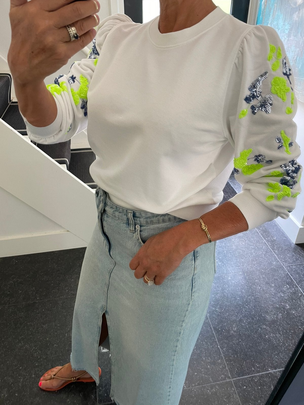 Essentiel Antwerp, prachtige witte sweater aparte mouwen,S/M, Ophalen of Verzenden, Zo goed als nieuw, Maat 38/40 (M), Wit