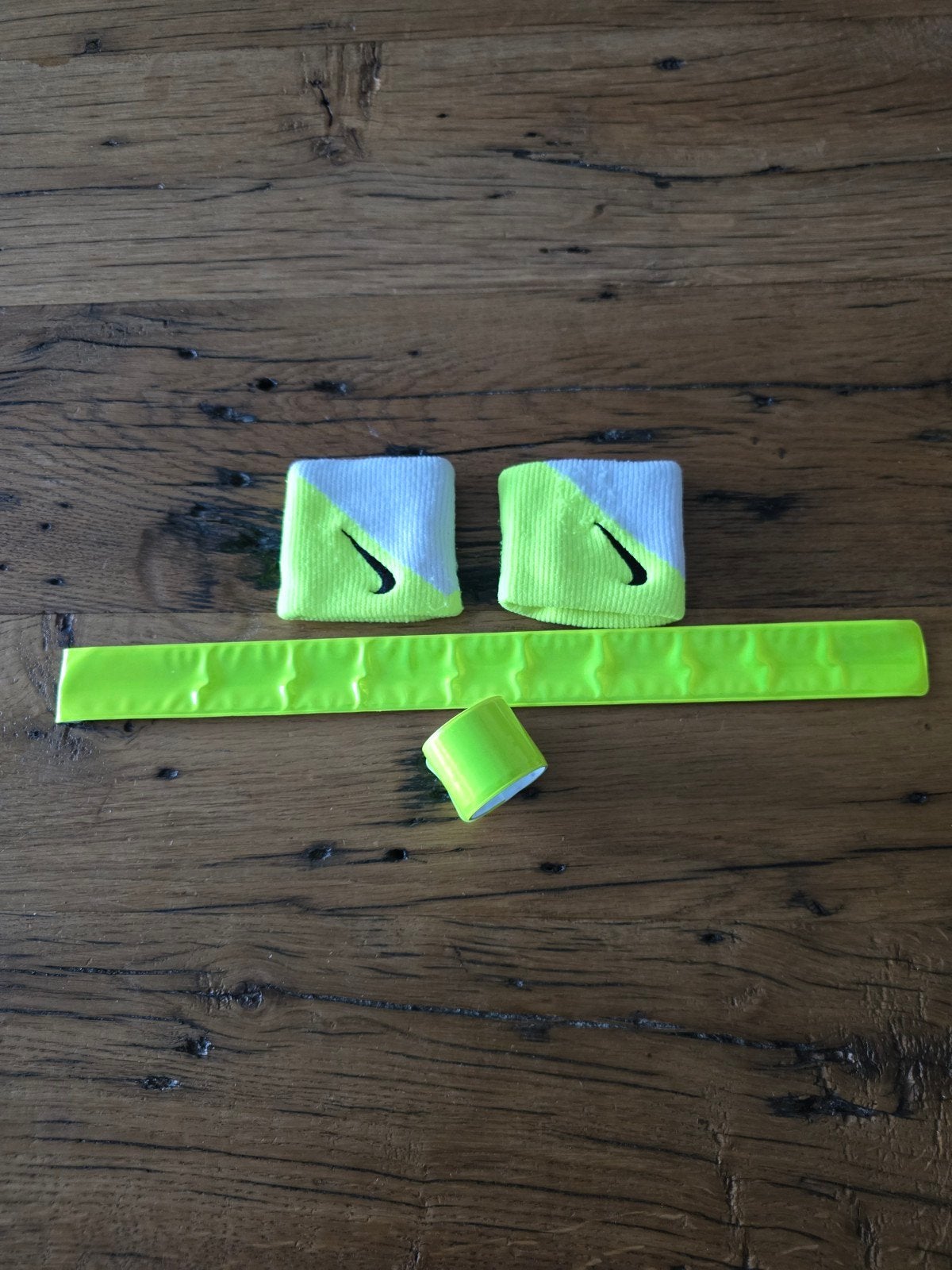 Te koop nike zweetbandjes plus 2 reflectie banden, Nike, Ophalen of Verzenden, Nieuw, Groen