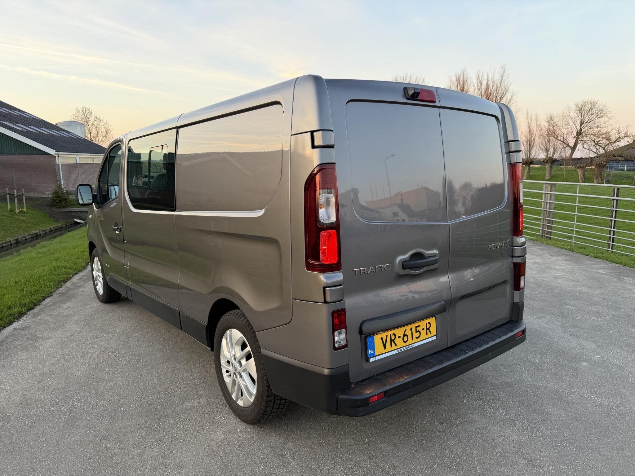 Renault Trafic 1.6 dCi T29 L2H1 DC Comfort 6-ZITS | MARGE |, Auto's, Voorwielaandrijving, Euro 5, Gebruikt, 2000 kg
