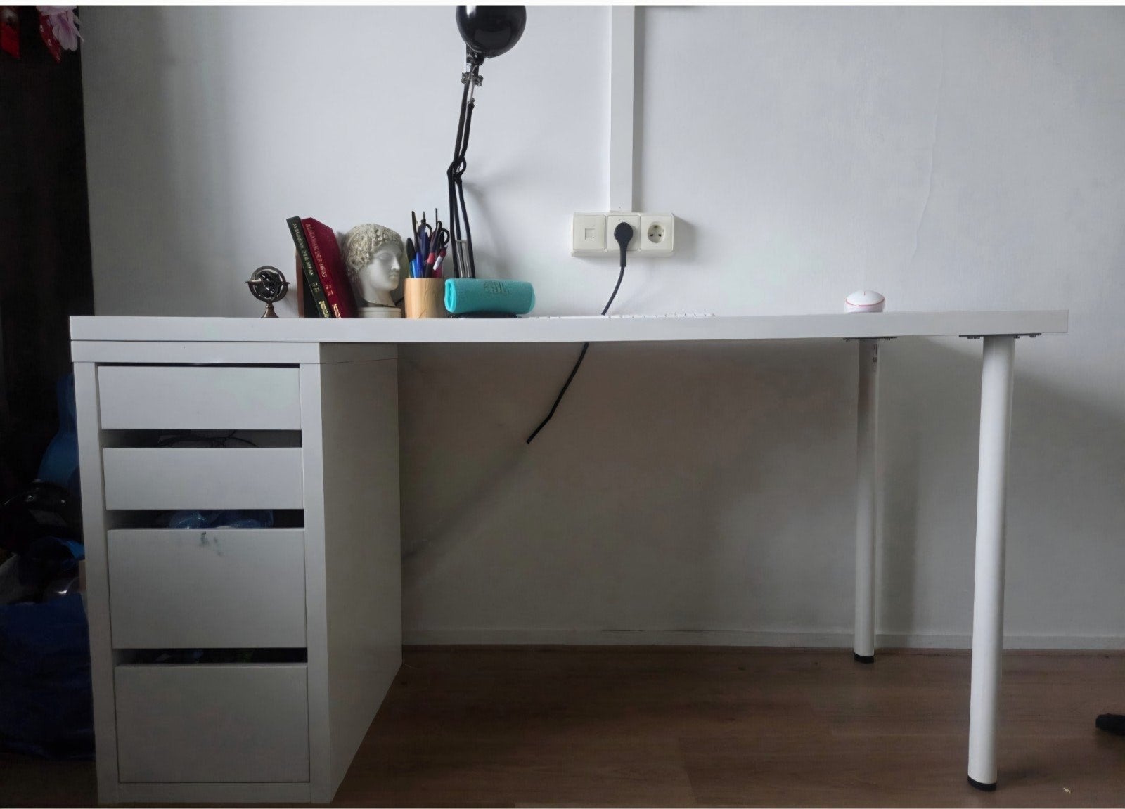 bureau wit, Huis en Inrichting, Ophalen of Verzenden, Zo goed als nieuw