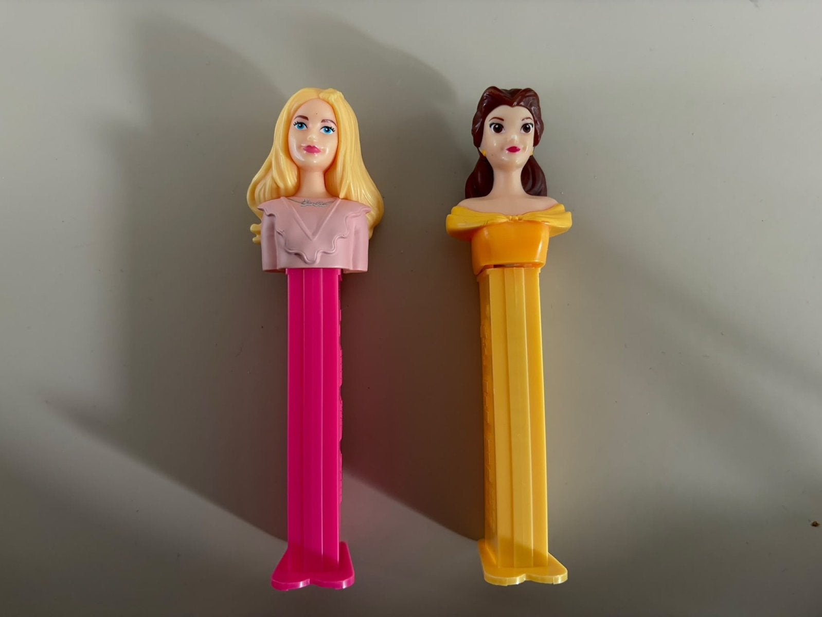 Pez dispensers: Barbie en Belle, Ophalen of Verzenden, Zo goed als nieuw