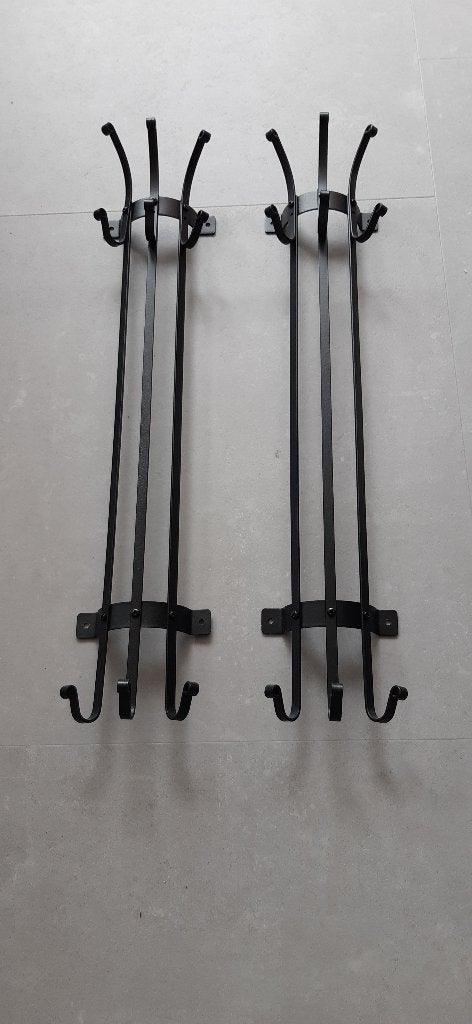 2 ZWARTE METALEN KAPSTOKKEN VAN IKEA, Wandkapstok, Ophalen of Verzenden, Zo goed als nieuw, Minder dan 100 cm