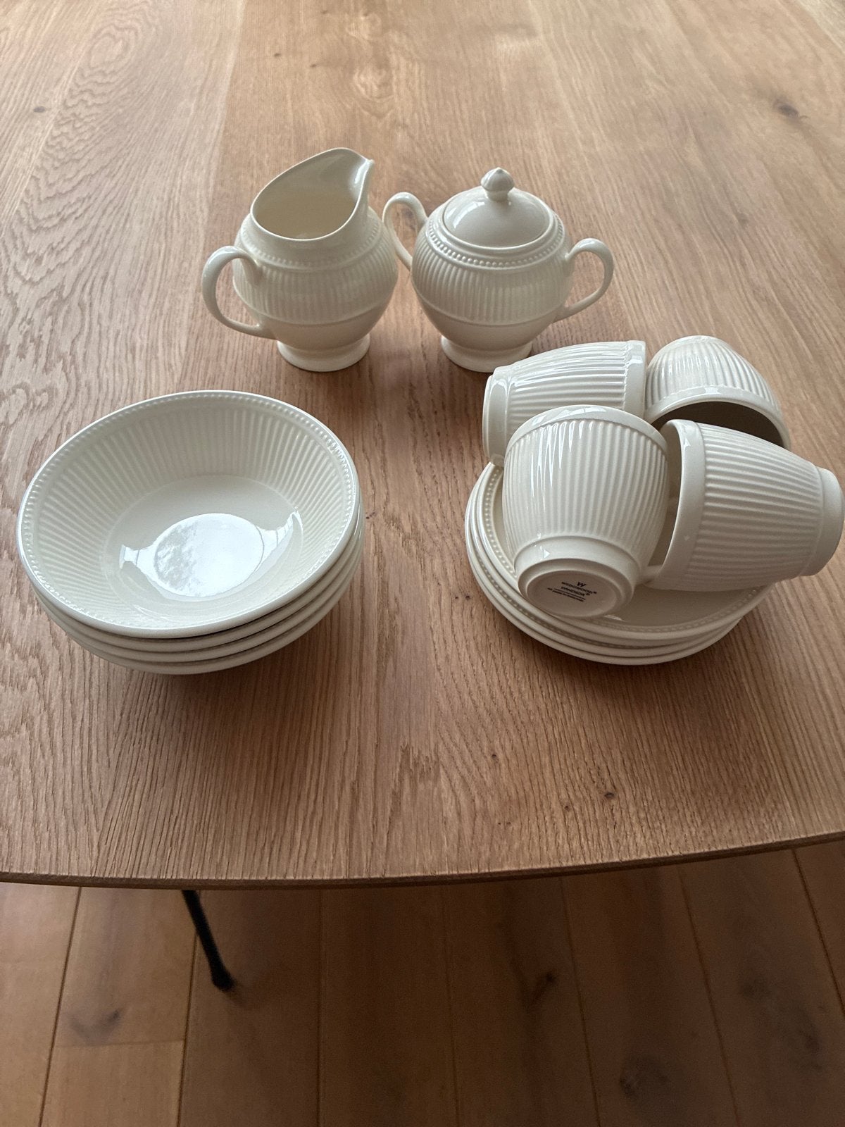 Wedgwood Windsor servies: kopjes, schotels, kommen, melkkan,, Klassiek, Ophalen of Verzenden, Zo goed als nieuw, Wedgwood