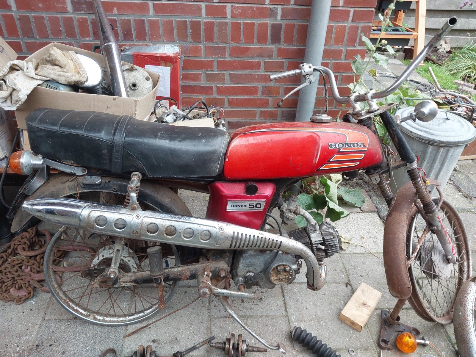 tk honda ss50 opknapper of voor onderdelen veel onderdelen, Fietsen en Brommers, Ophalen, Overige merken
