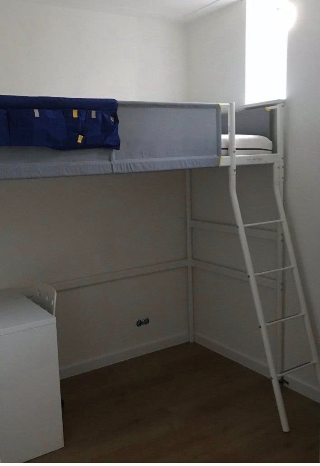 IKEA VITVAL Hoogslaper wit/lichtgrijs 90x200 cm, Huis en Inrichting, Ophalen, Eenpersoons, Zo goed als nieuw, 200 cm