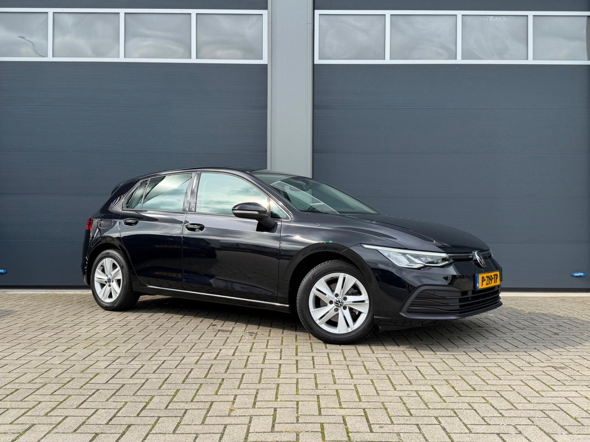Volkswagen Golf 1.0 eTSI Life|DSG|CarPlay|Airco, Auto's, Dealer onderhouden, Stof, Gebruikt, Zwart