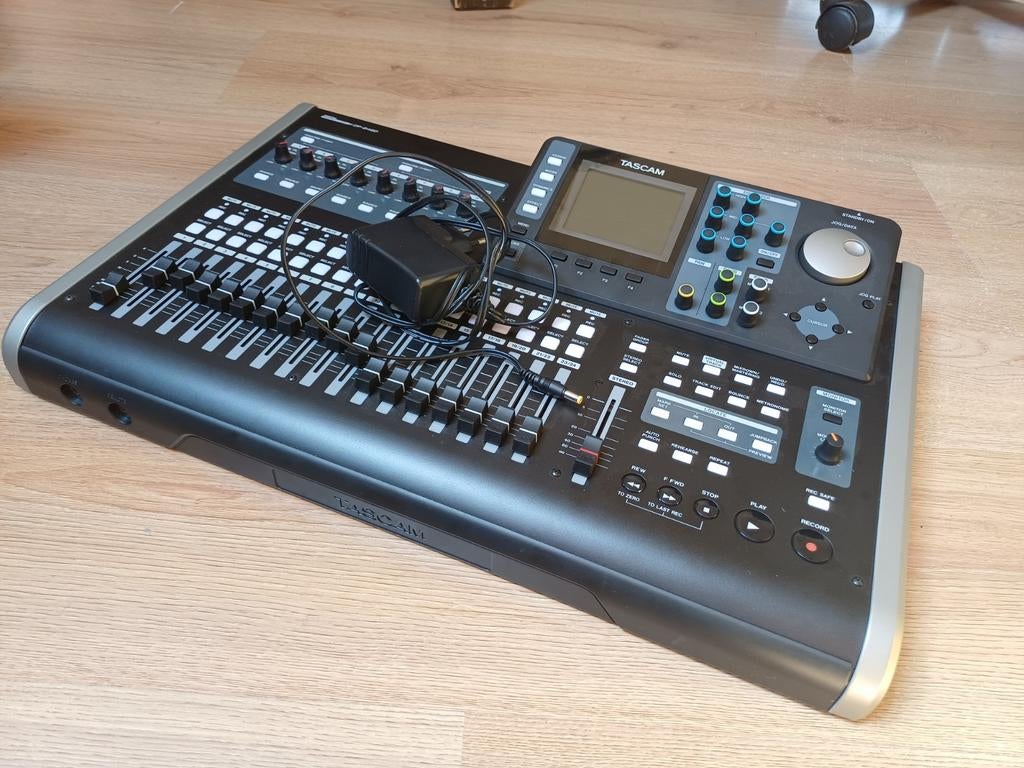 Tascam DP24SD, Ophalen, Zo goed als nieuw, 20 kanalen of meer, Microfooningang