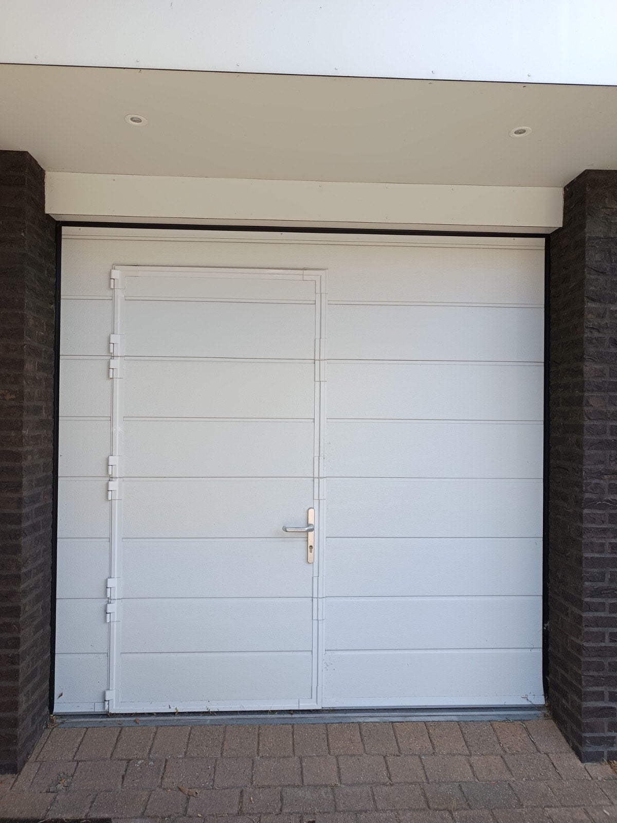 Flexxy Garagedeur met loopdeur en motor (231,5x230 cm), Ophalen, Garagedeur, Zo goed als nieuw, 120 cm of meer