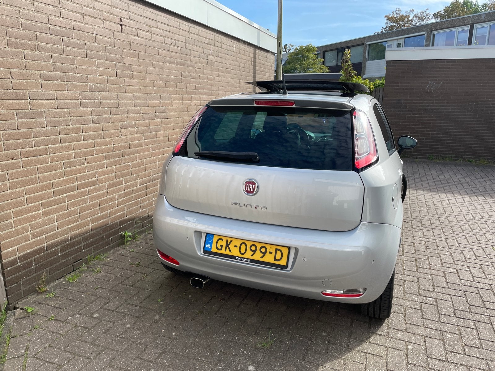 Fiat Punto 0.9 Twinair 74KW 5DR 2015 Grijs, Auto's, Voorwielaandrijving, 100 pk, 49 €/maand, Origineel Nederlands