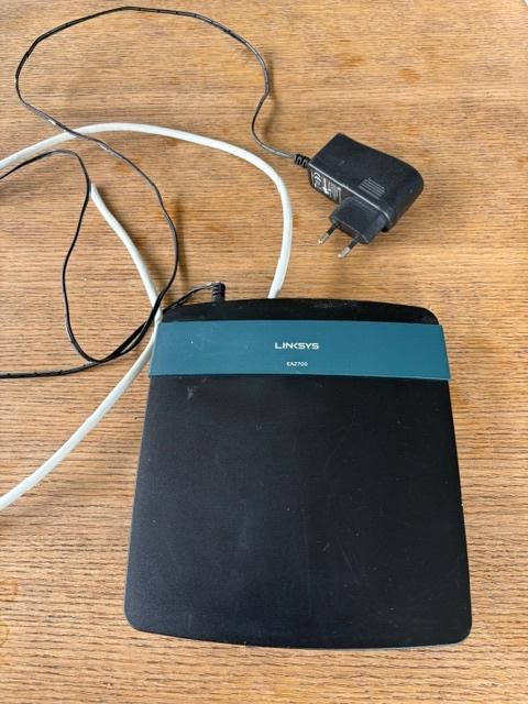 Linksys EA 2700 router zgan, Ophalen of Verzenden, Zo goed als nieuw, Router, Linksys